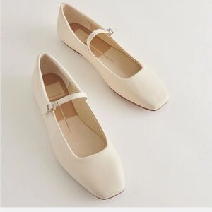 Dolce Vita Reyes flats Ivory